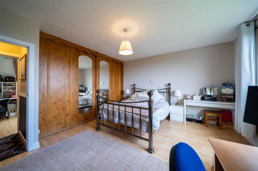 42 Cleland Park North