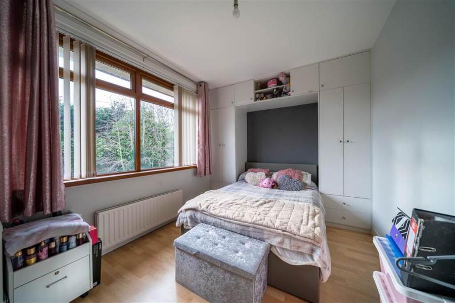 42 Cleland Park North