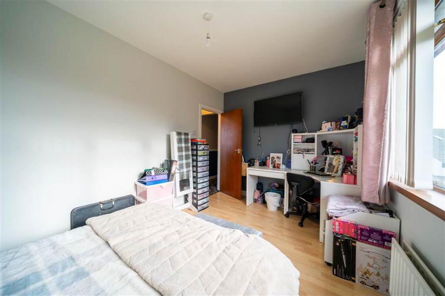 42 Cleland Park North