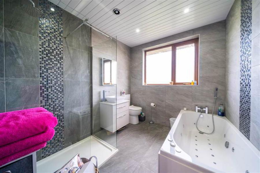 42 Cleland Park North