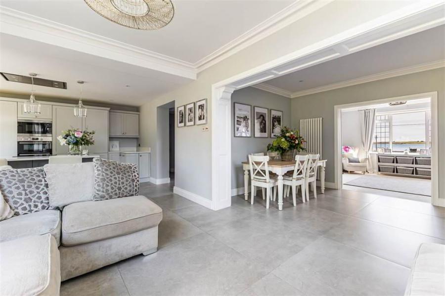 Ayresfield, 158 Warren Road