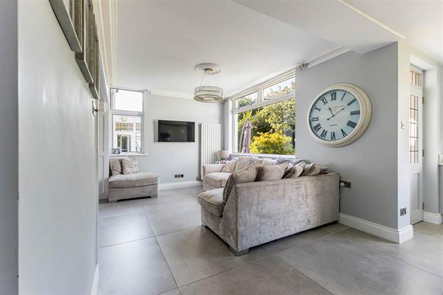 Ayresfield, 158 Warren Road