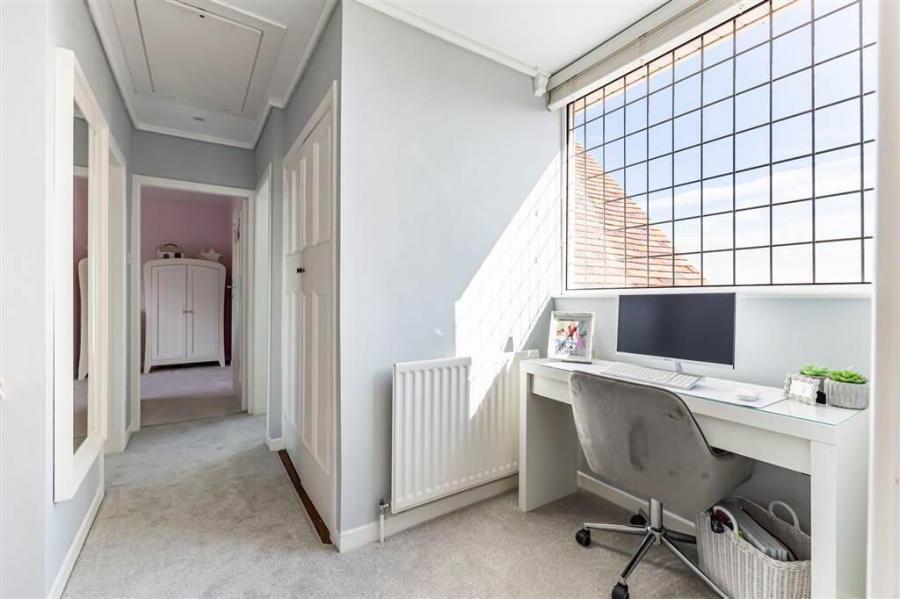 Ayresfield, 158 Warren Road