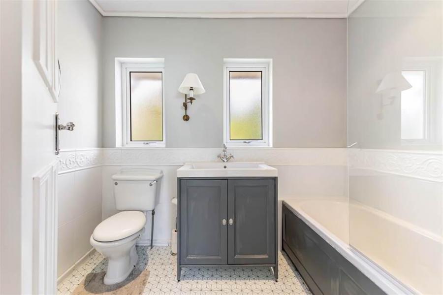 Ayresfield, 158 Warren Road