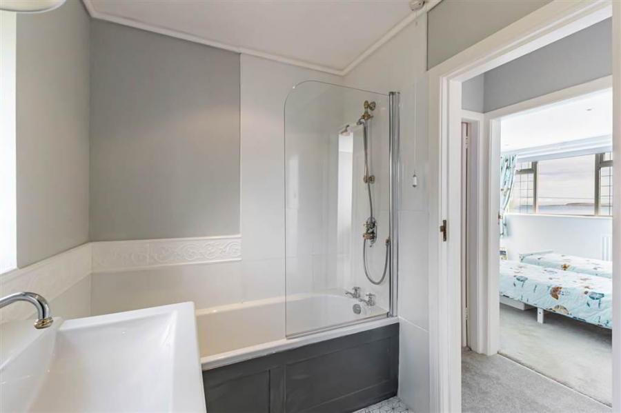 Ayresfield, 158 Warren Road