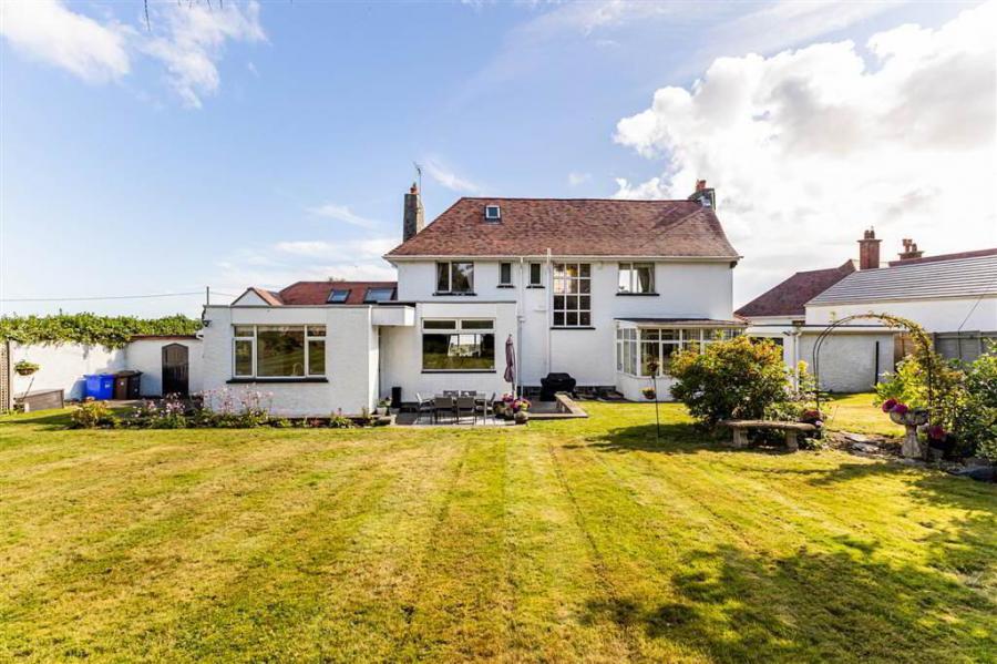 Ayresfield, 158 Warren Road