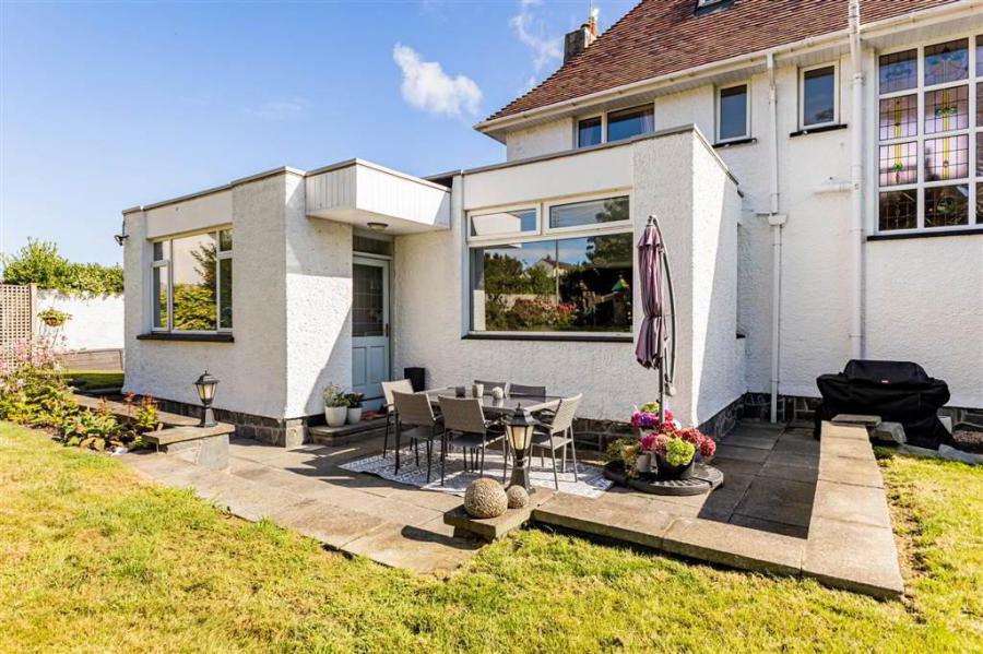 Ayresfield, 158 Warren Road