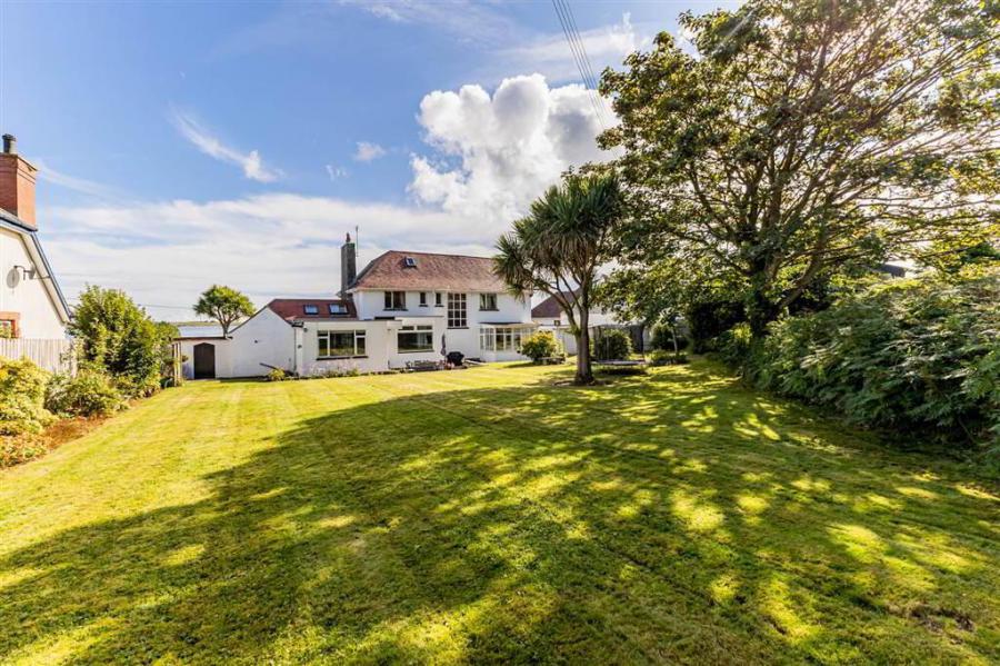 Ayresfield, 158 Warren Road