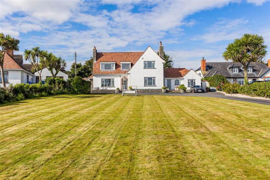 Ayresfield, 158 Warren Road