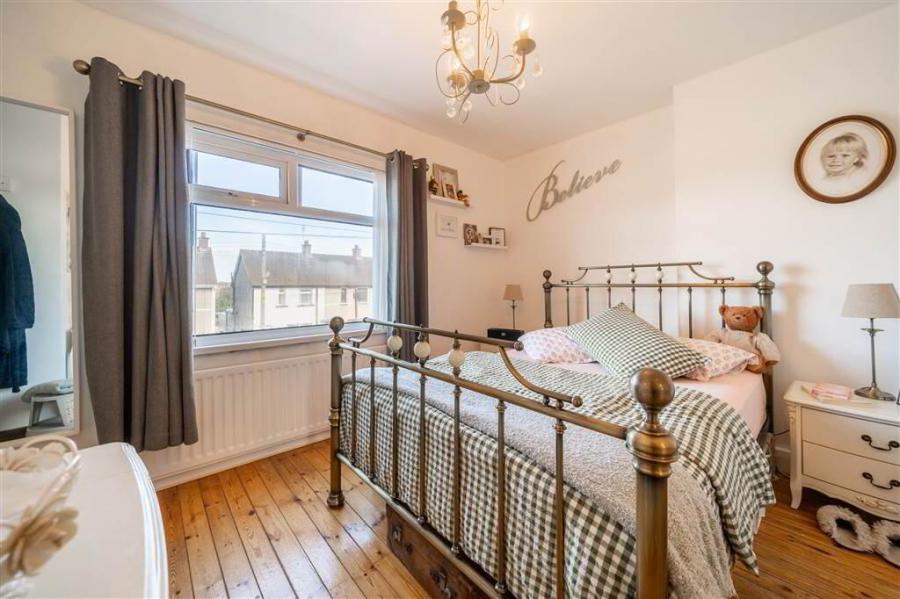 56 Grovehill Gardens