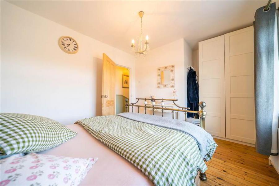 56 Grovehill Gardens