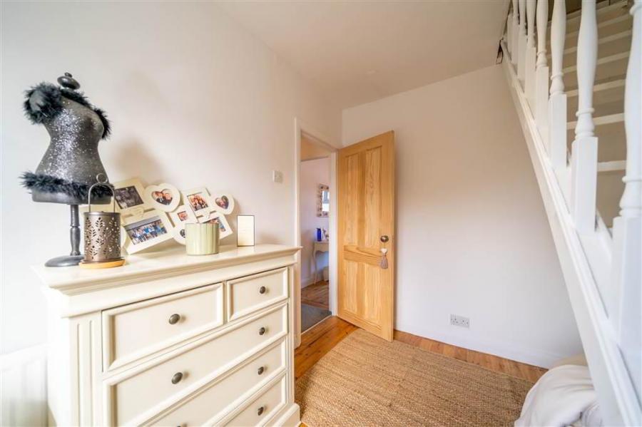 56 Grovehill Gardens