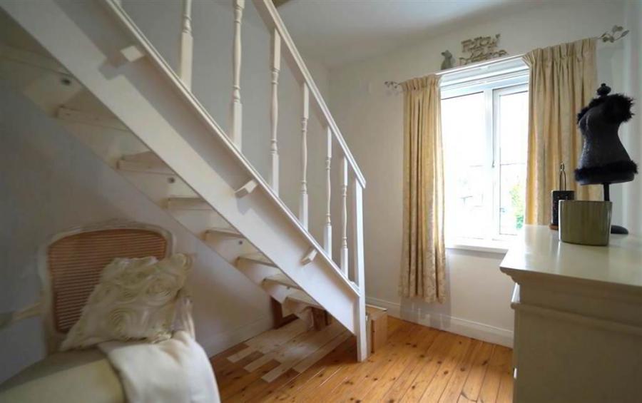 56 Grovehill Gardens