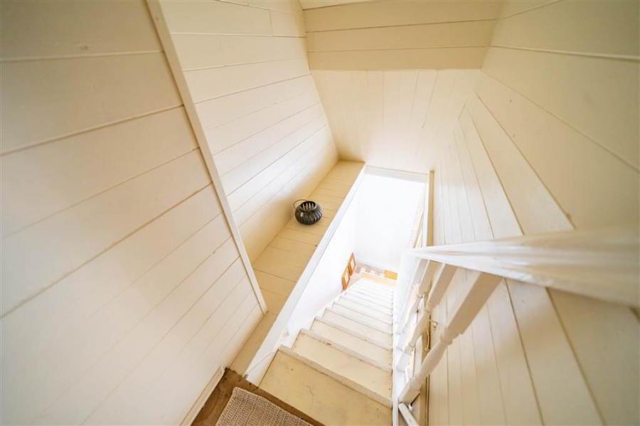 56 Grovehill Gardens