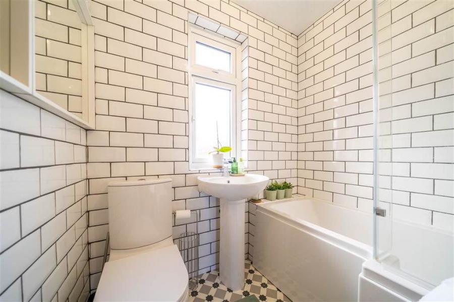 56 Grovehill Gardens