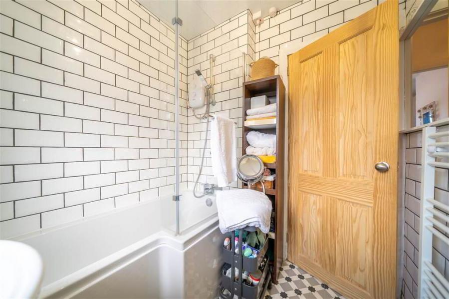 56 Grovehill Gardens