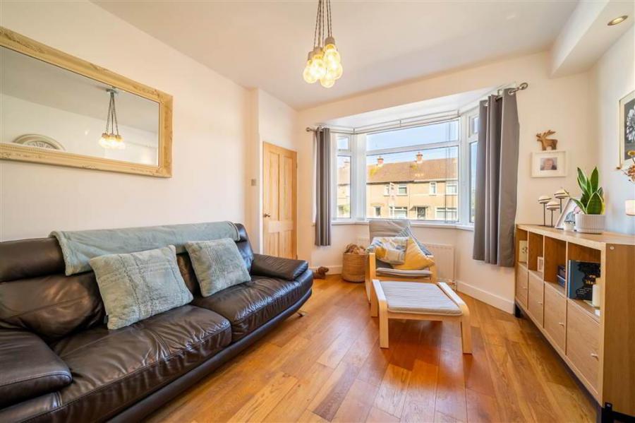 56 Grovehill Gardens