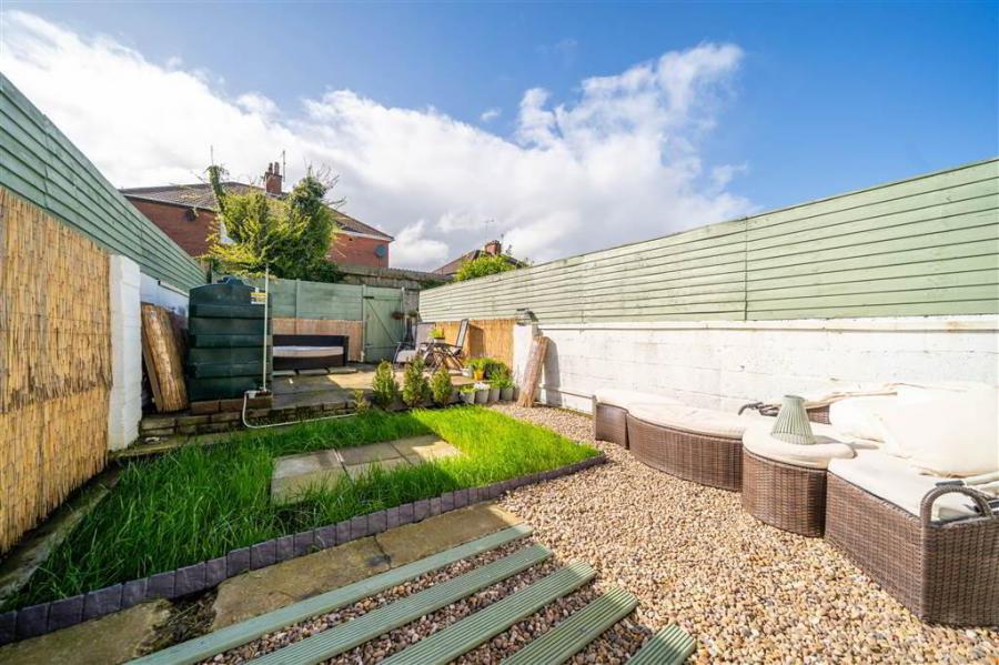 56 Grovehill Gardens