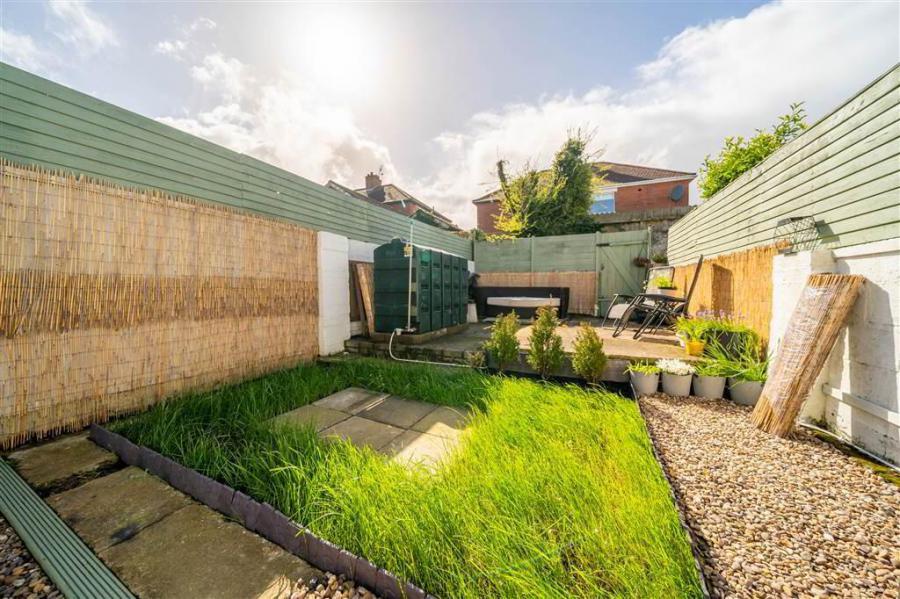 56 Grovehill Gardens