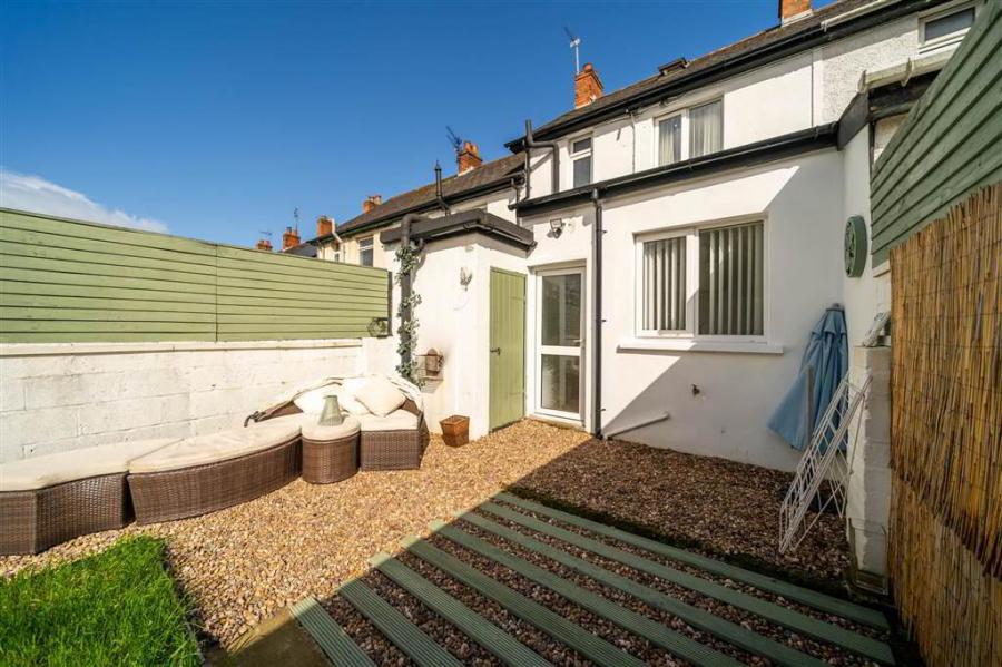 56 Grovehill Gardens