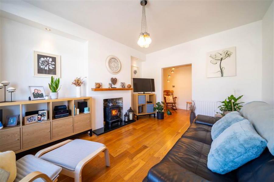 56 Grovehill Gardens