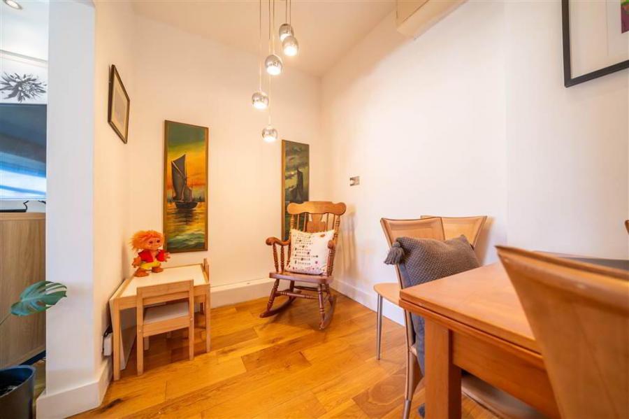 56 Grovehill Gardens