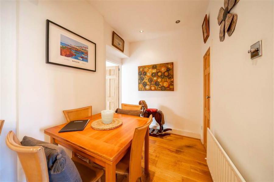 56 Grovehill Gardens