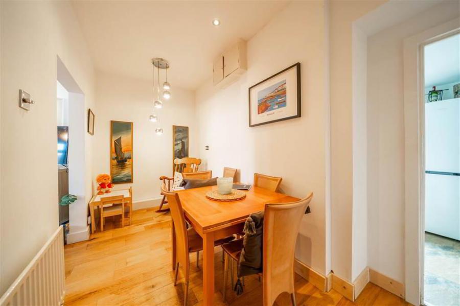 56 Grovehill Gardens