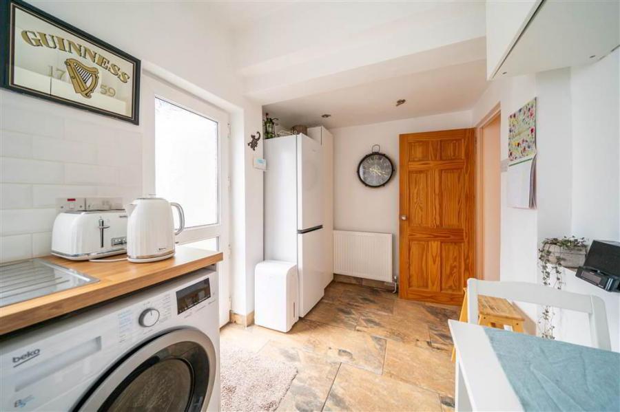 56 Grovehill Gardens