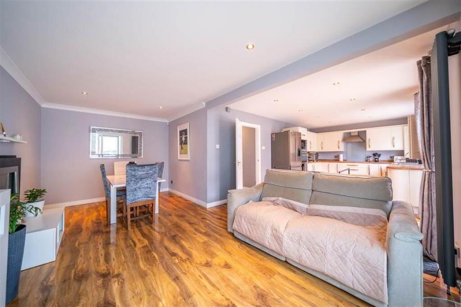 9 Woodvale Gardens
