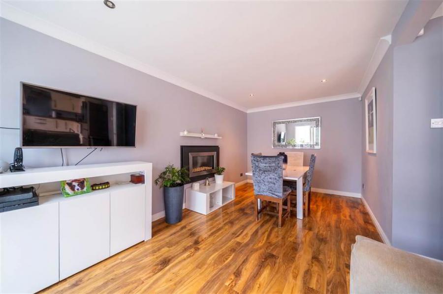 9 Woodvale Gardens