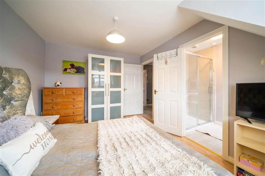 9 Woodvale Gardens