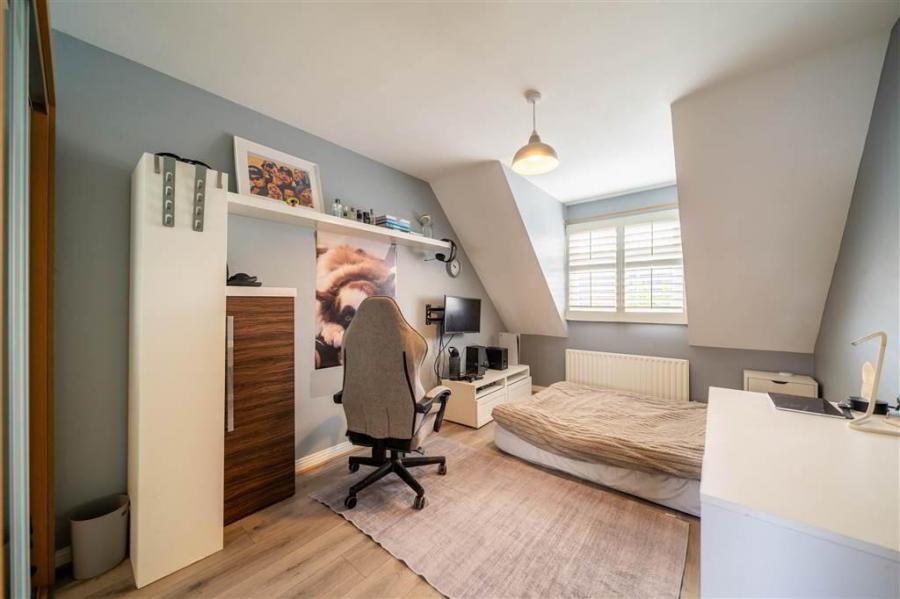 9 Woodvale Gardens