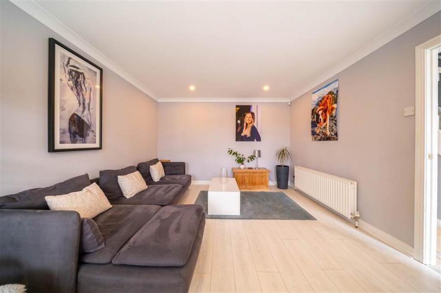 9 Woodvale Gardens