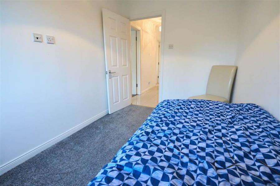 2 Waverley Court
