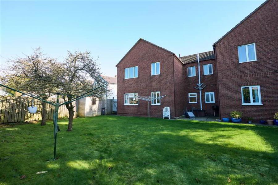 2 Waverley Court