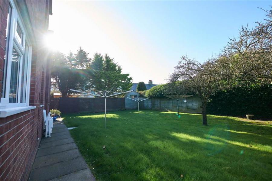 2 Waverley Court