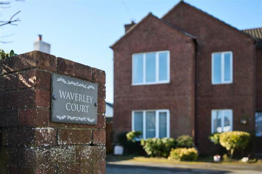 2 Waverley Court