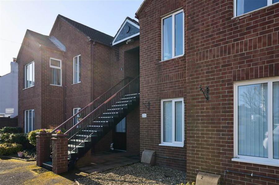 2 Waverley Court
