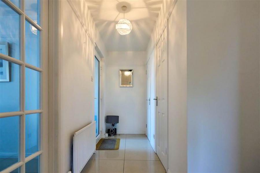 2 Waverley Court