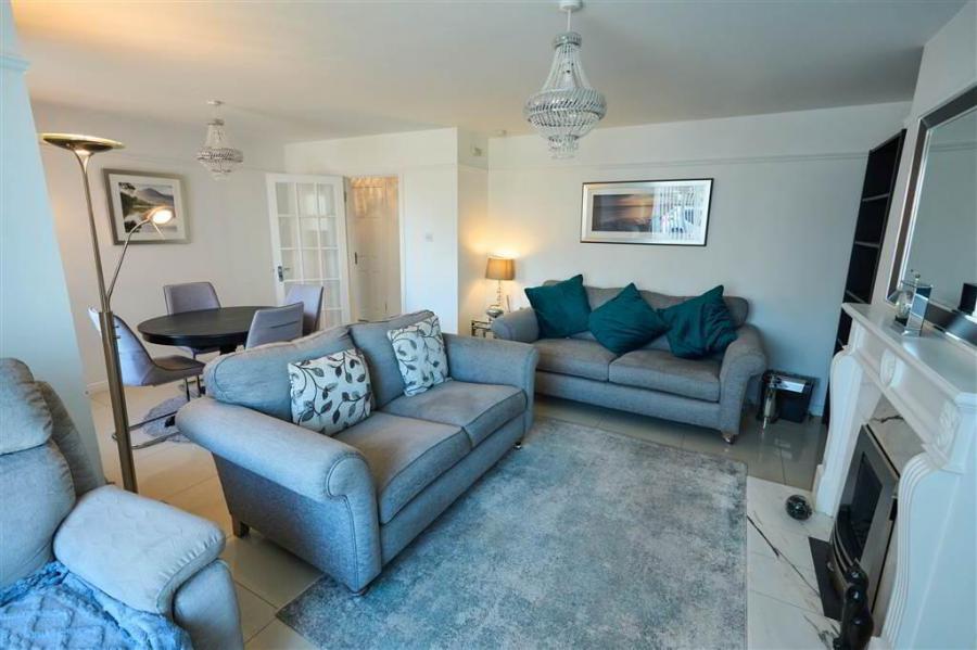 2 Waverley Court