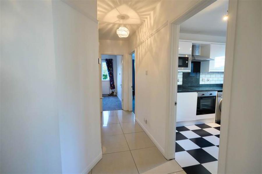 2 Waverley Court