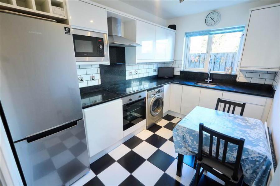 2 Waverley Court