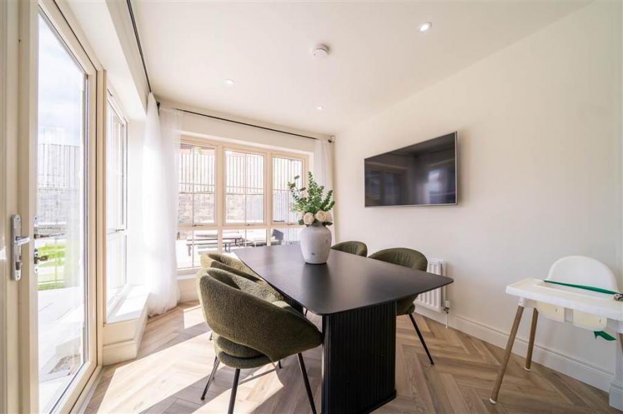 23 Helens Wood Crescent