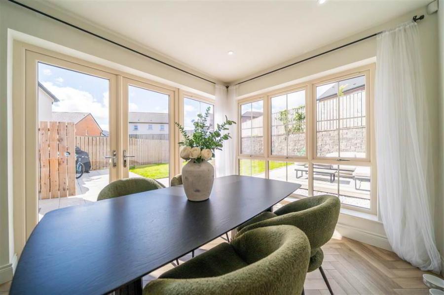 23 Helens Wood Crescent