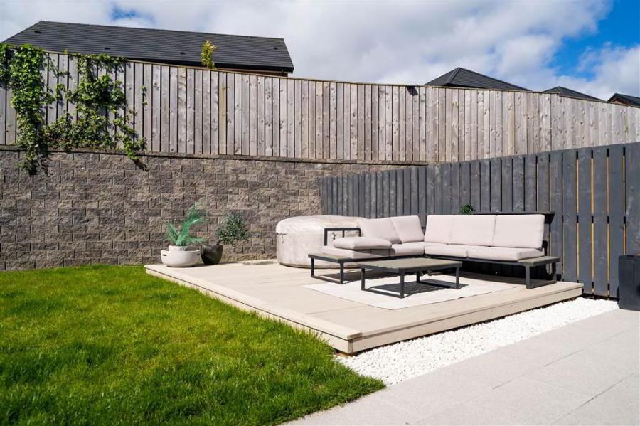 23 Helens Wood Crescent