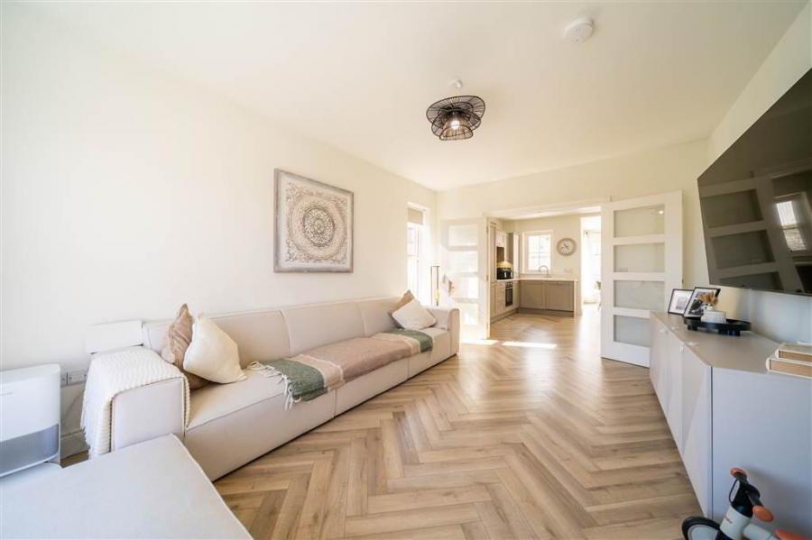 23 Helens Wood Crescent