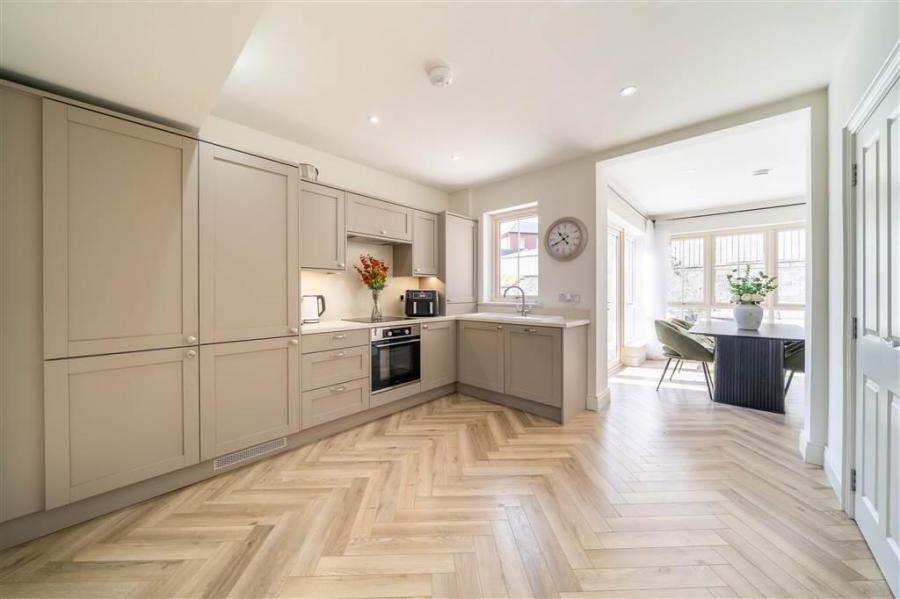 23 Helens Wood Crescent