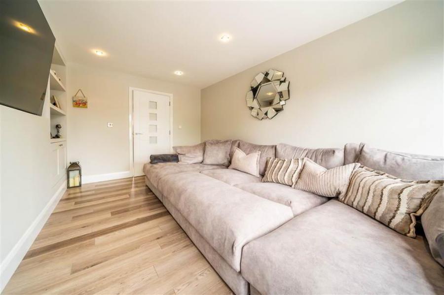 27 Cornmill Avenue