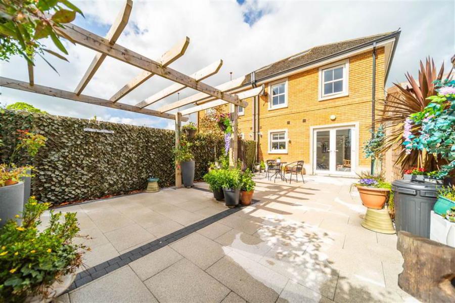 14 Rocklyn Drive